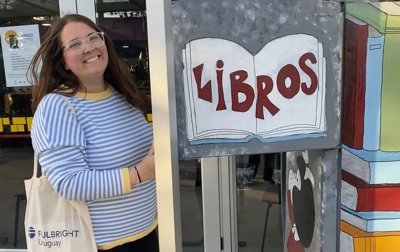 Fulbright Teachers standing next to a sign that reads LIBROS